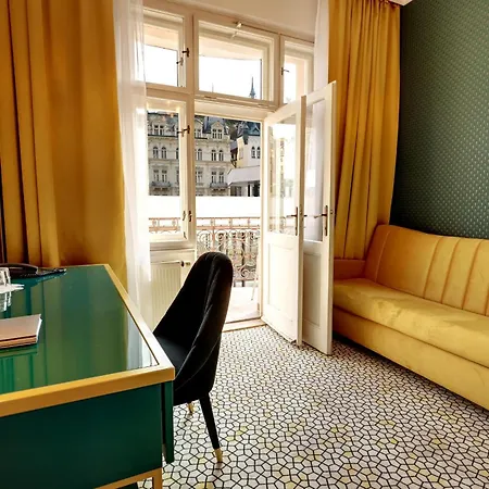 Art Deco Wolker By Astoria & Medical