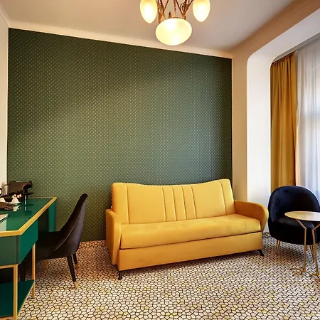 Art Deco Wolker By Astoria & Medical Karlowe Wary