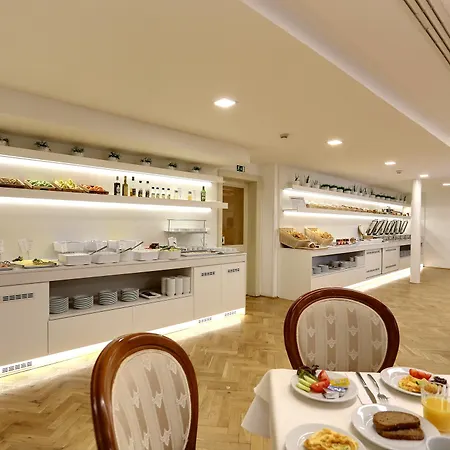 Art Deco Wolker By Astoria & Medical Hotel