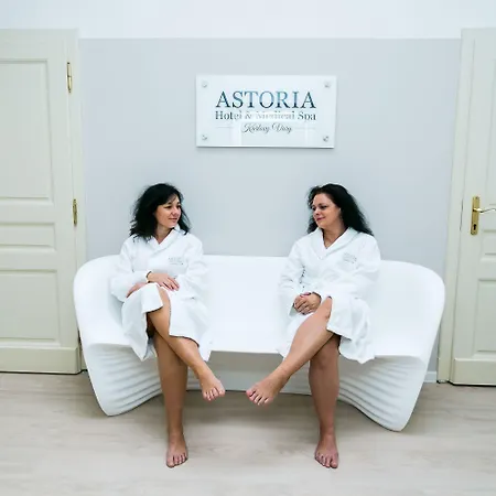 Art Deco Wolker By Astoria & Medical