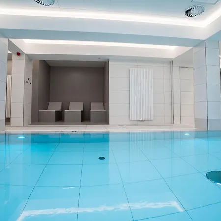 Art Deco Wolker By Astoria & Medical Hotel 4*