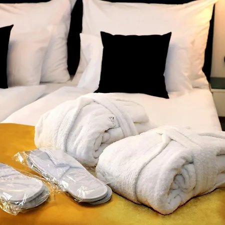 Art Deco Wolker By Astoria & Medical Hotel