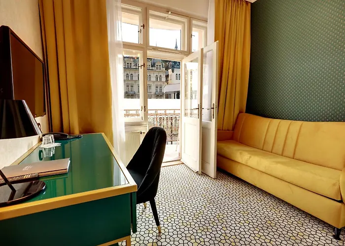 Art Deco Wolker By Astoria & Medical