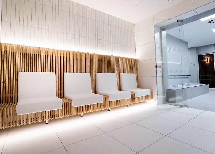 Art Deco Wolker By Astoria & Medical Hotel