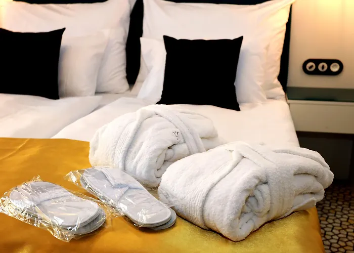 Art Deco Wolker By Astoria & Medical Hotel